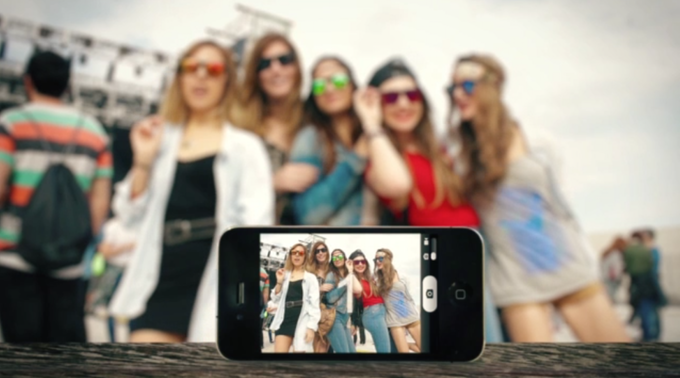 WeOn Selfie Glasses: Stick-free selfies