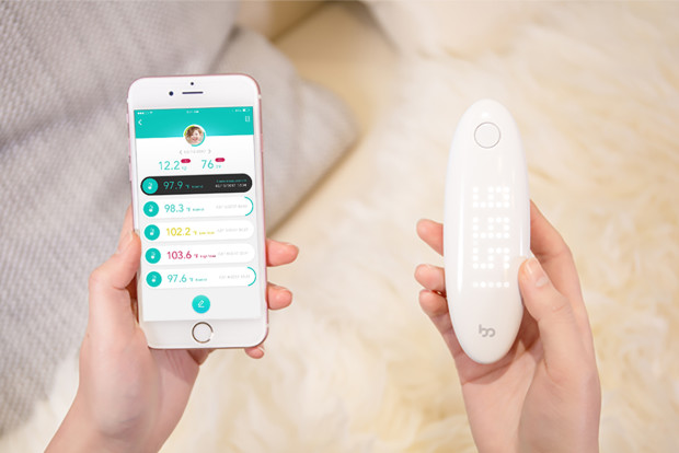 Earmo: Smart, non-intrusive ear thermometer