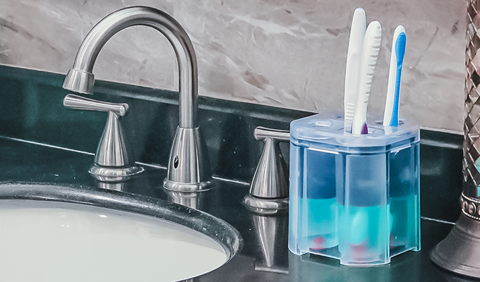 Cleontic is revolutionizing the way you clean your toothbrush