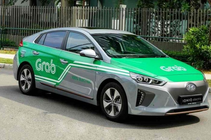 Singapore ride-hailing startup Grab raises $200 million from travel giant Booking Holdings