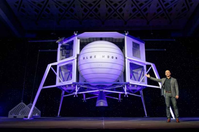 Jeff Bezos' Blue Origin unveils lunar lander to take people to the moon by 2024