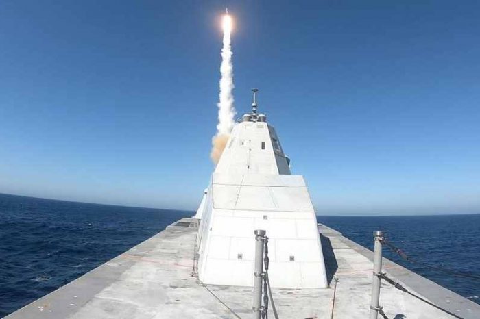 The US Navy stealth destroyer Zumwalt successfully fire off an SM-2 missile for the first time