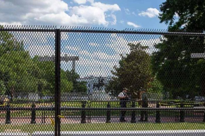 The White House on lockdown: "Non-scalable" fence built around White House plus 250 soldiers on standby to handle election night chaos