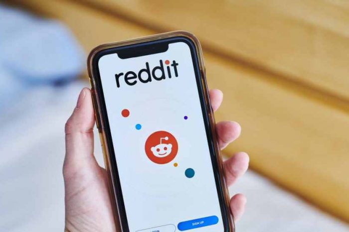 Reddit's valuation nearly doubles to $10 billion in just 6 months after a new $700 million fundraise