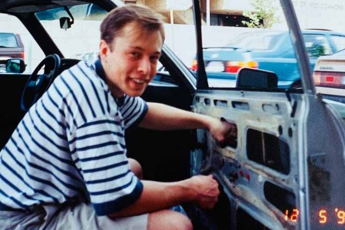 This is Elon Musk in 1995 fixing his old BMW because he didn't have money to pay for repairs; now he can afford to buy the entire BMW Group with billions left to spare