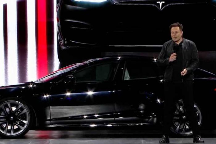 The new $130k Tesla Model S Plaid performs better than $3.5 million Bugatti, Jay Leno says