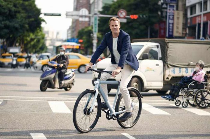 Amsterdam-based urban e-bike tech startup Van Moof raises $128 million to meet the growing demand for its electric bikes