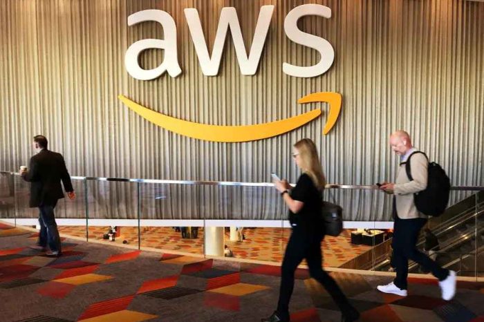 AWS CEO Adam Selipsky is stepping down Next Month