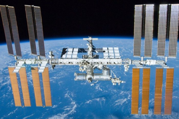 NASA awards SpaceX nearly $1B contract to decommission the Space Station (ISS) and crash it into the sea