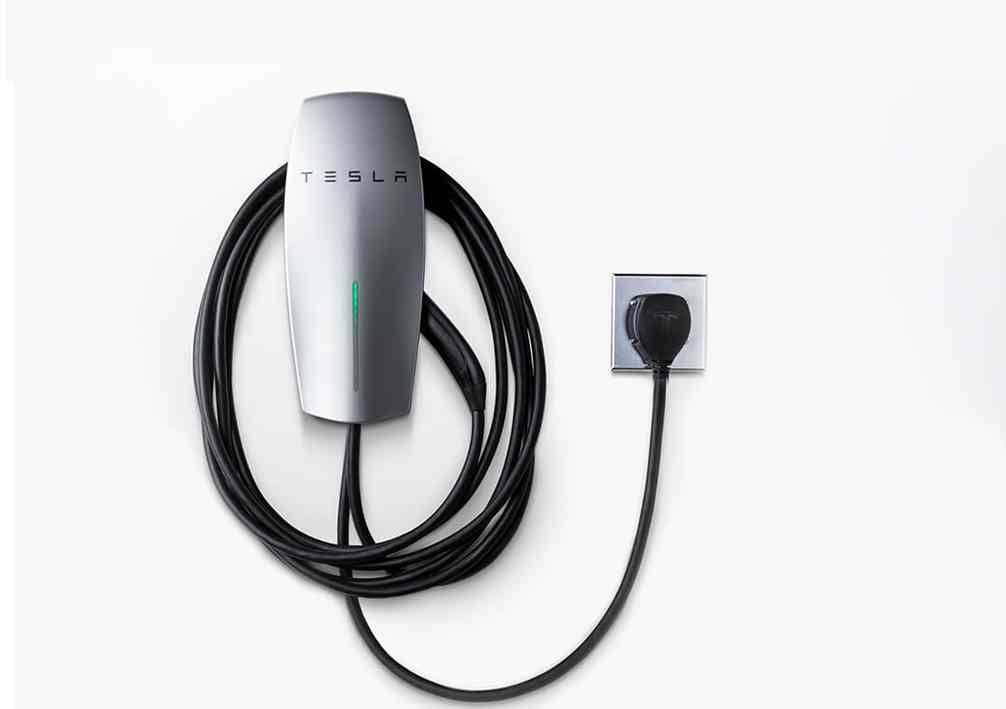 tesla-launches-the-first-home-charging-station-that-can-be-mounted-or