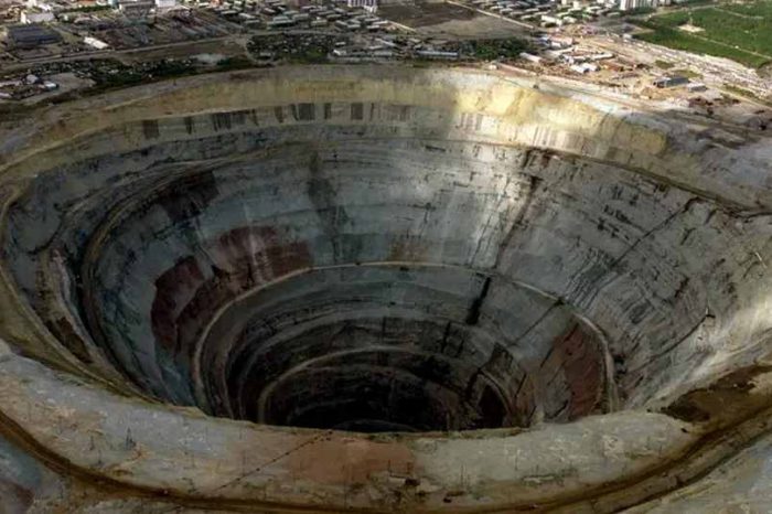 The deepest hole in the world: This incredible animation shows how deep into the earth humans have dug
