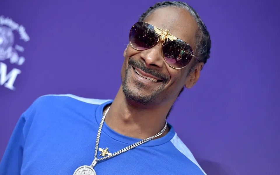Snoop Dogg fan pays 0,000 to be his next-door neighbor in the metaverse