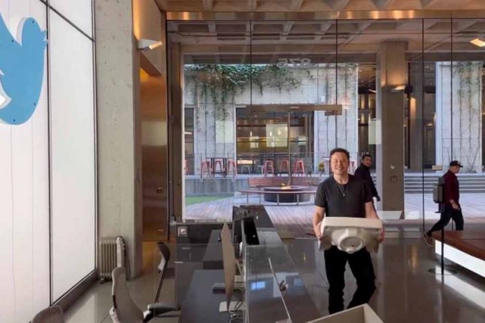 Elon Musk posts a video of himself entering Twitter HQ with a bathroom sink and a message: "Let that sink in!"