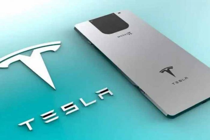 Elon Musk to build "alternative phone" if Twitter is removed from Google Play and Apple App Store