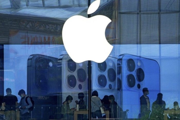 Apple overtakes Samsung to become world’s top smartphone seller