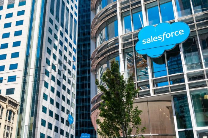 Salesforce cuts 700 jobs, or about 1% of its global workforce as tech layoffs top 25,000 in 2004