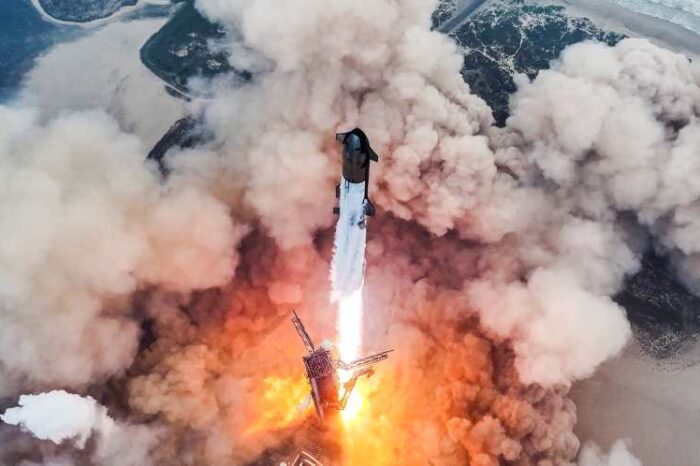 SpaceX completes Starship’s fourth flight of the year, splashes booster down in the ocean instead of tower catch