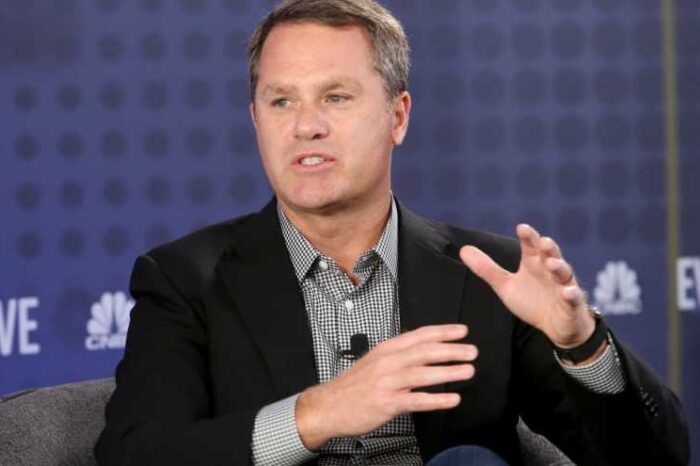 Walmart CEO Doug McMillon to step down in January after 10 years of reinventing the retail giant