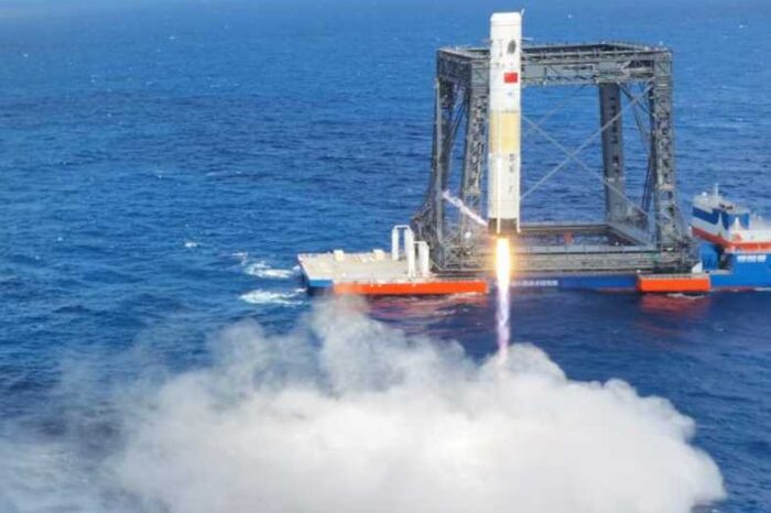 China successfully landed reusable rocket on the sea, closing the gap with SpaceX