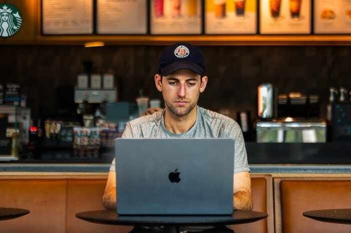 HubSpot acquires Starter Story in bet on YouTube-driven customer acquisition